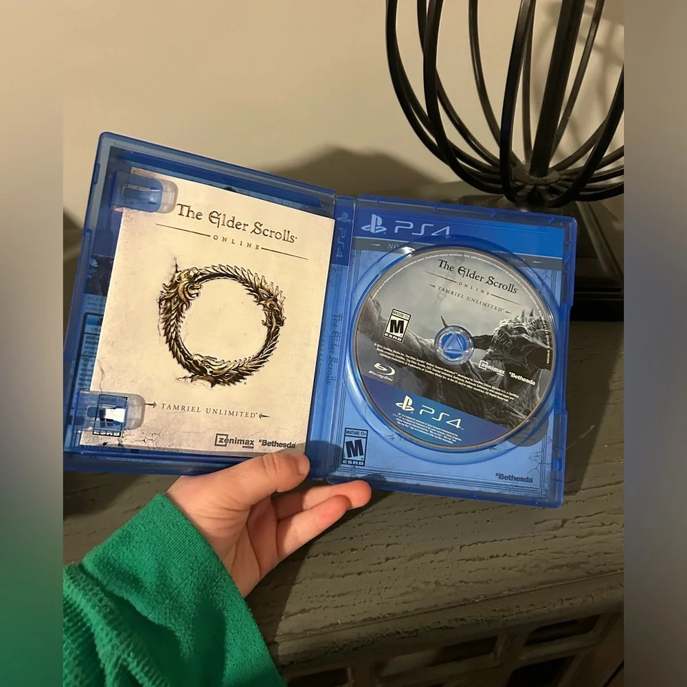 The Elder Scrolls Online: Tamriel Unlimited (Sony PlayStation 4, 2015)